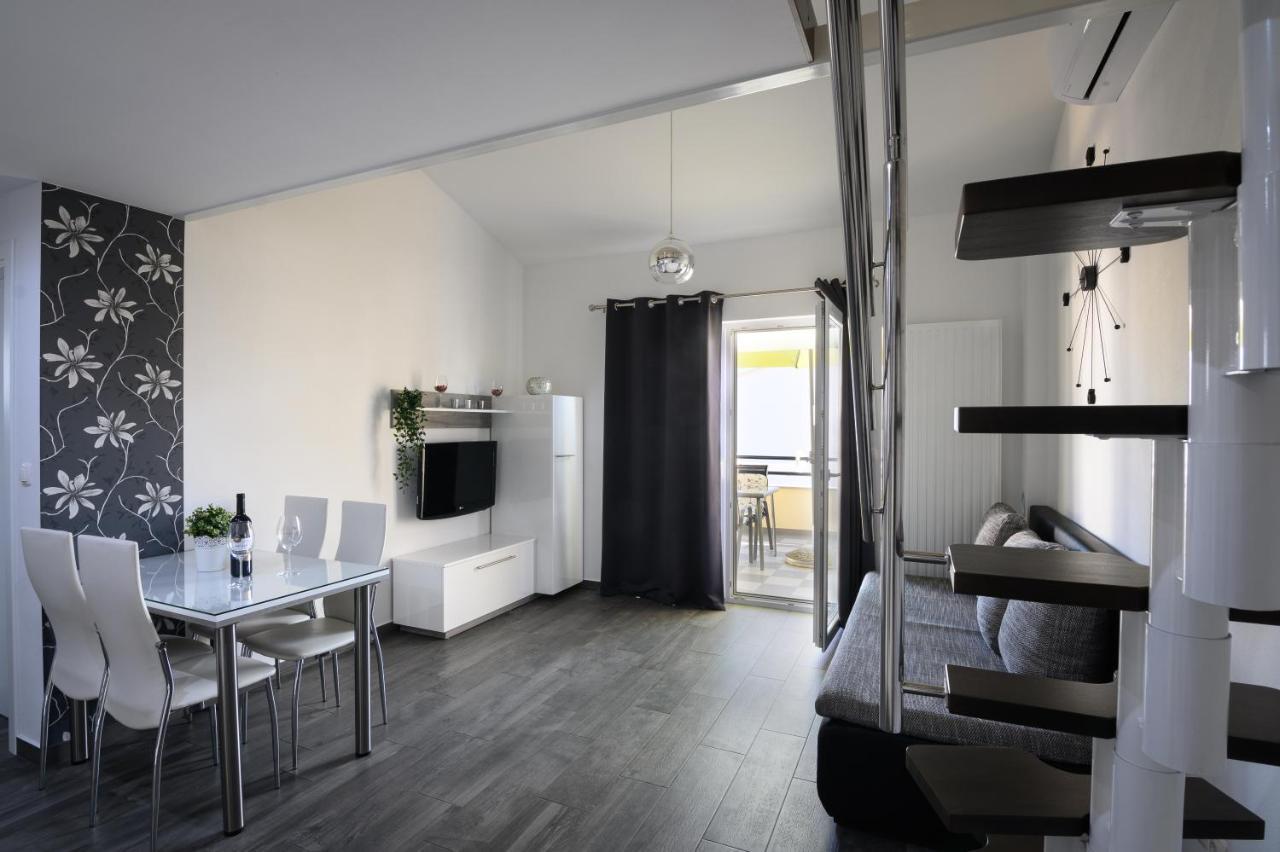 Apartments Blatancic Водице Екстер'єр фото